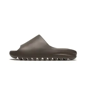 Yeezy Slide "Soot 2021" GX6141