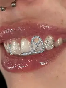 Double-Leaf Clover Hip-Hop Gold Teeth Grillz, Fake Teeth, Unisex Rapper Accessory, Enhances Elegance, Versatile Fashion Jewelry for Men and Women