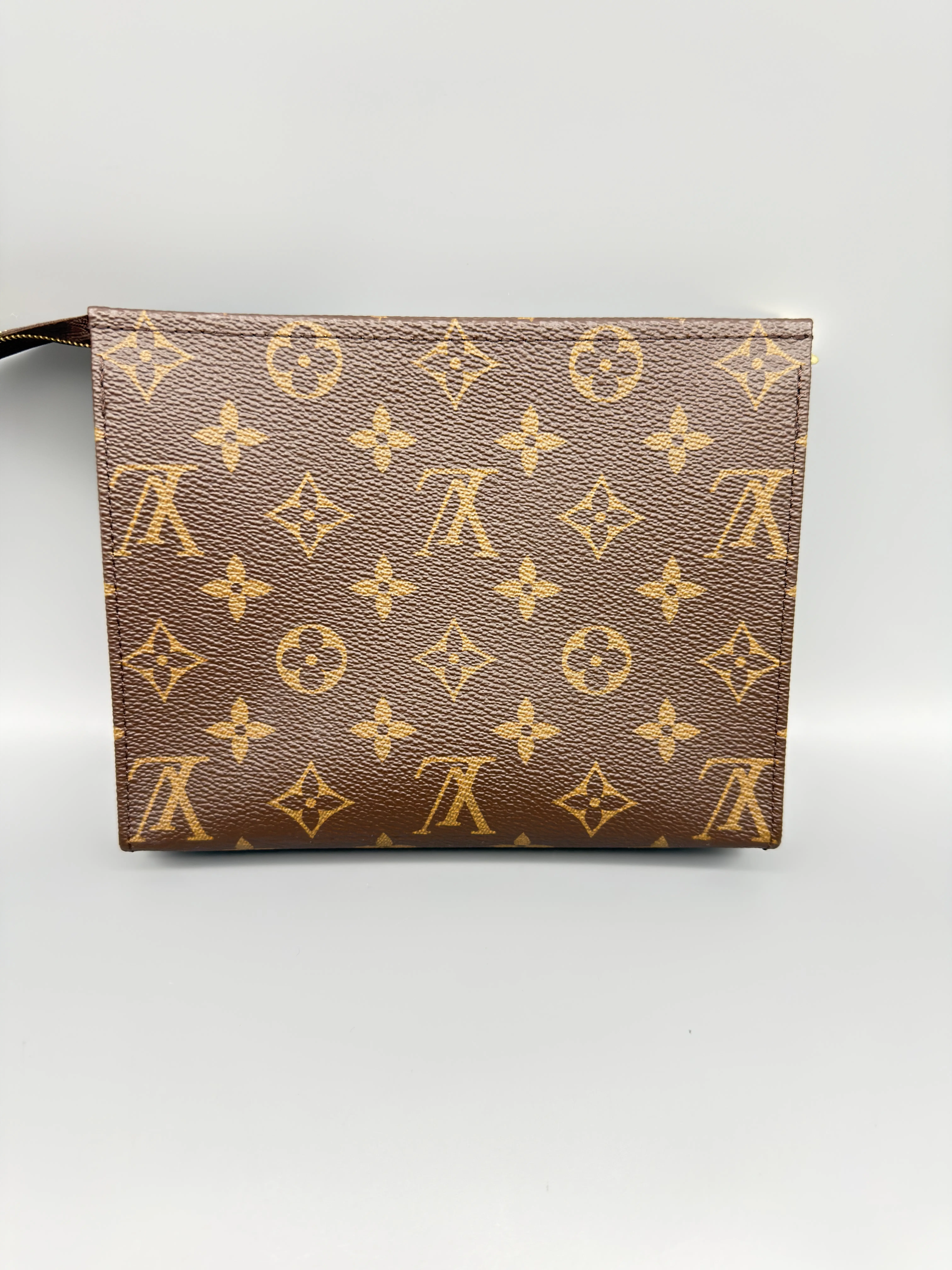 Pre-owned Louis Vuitton Coated Canvas Toiletry Bags 19cm Toiletry Pouch — Monogram Canvas, Red Interior