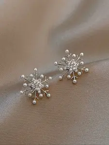 Elegant French Snowflake Design Faux Pearl Embellished Earrings, Artificial Glass Inlay, Suitable for Women Daily Commute and Festive Wear