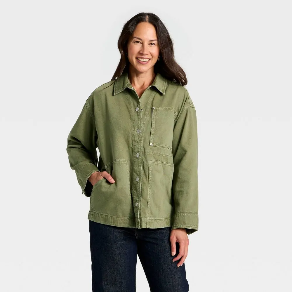 Women's Relaxed Barn Denim Jacket - Universal, Long-Sleeve Denim Fabric Garment with Pocket