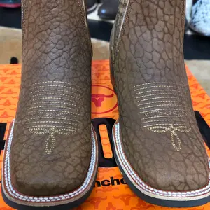 Hooch Men's Bull Neck Boots with Embroidered Bow Design and Durable Leather Construction