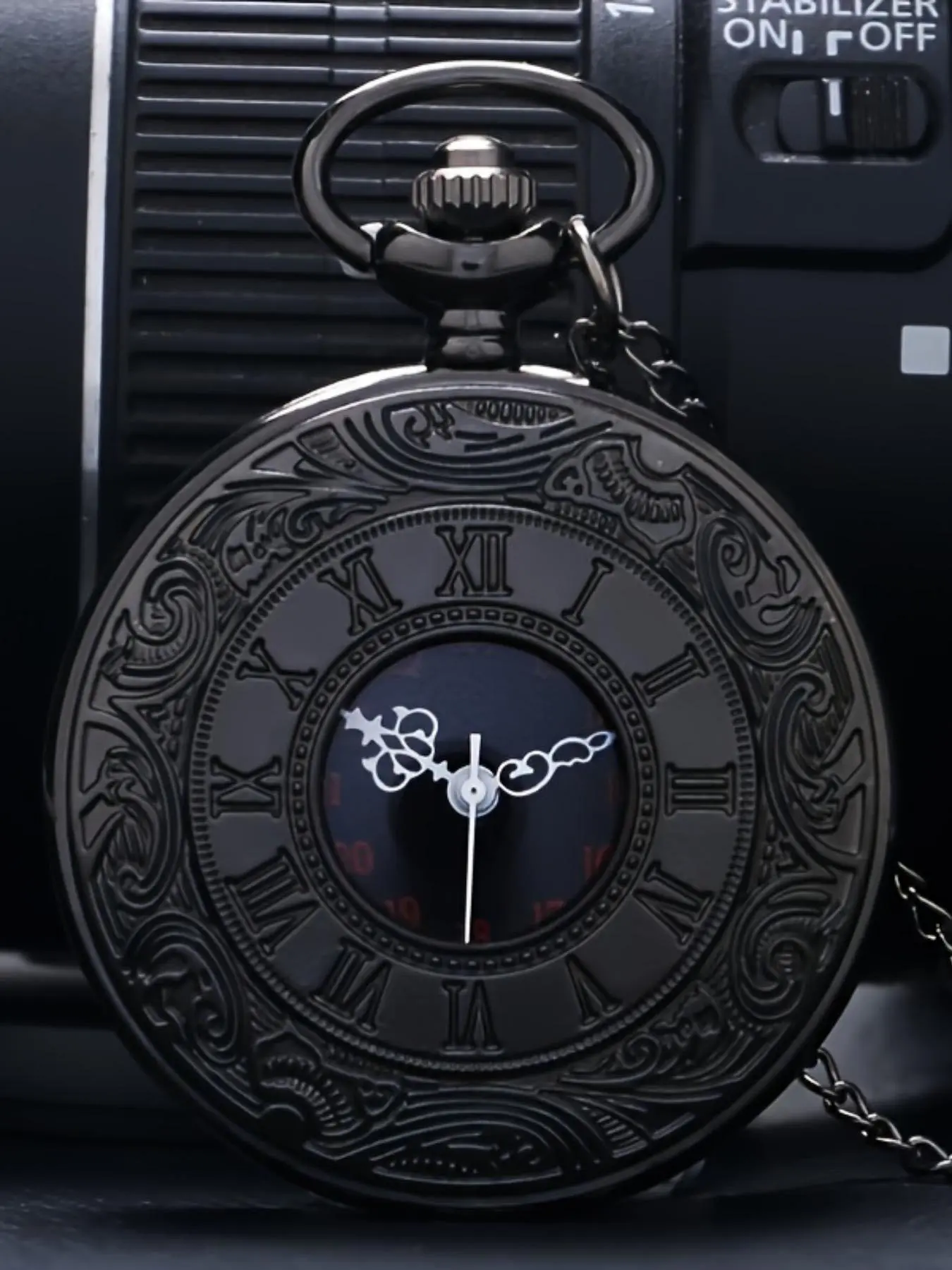 1 piece classic black Roman numeral dual-display men's and women's retro accessory pendant with quartz movement pocket watch