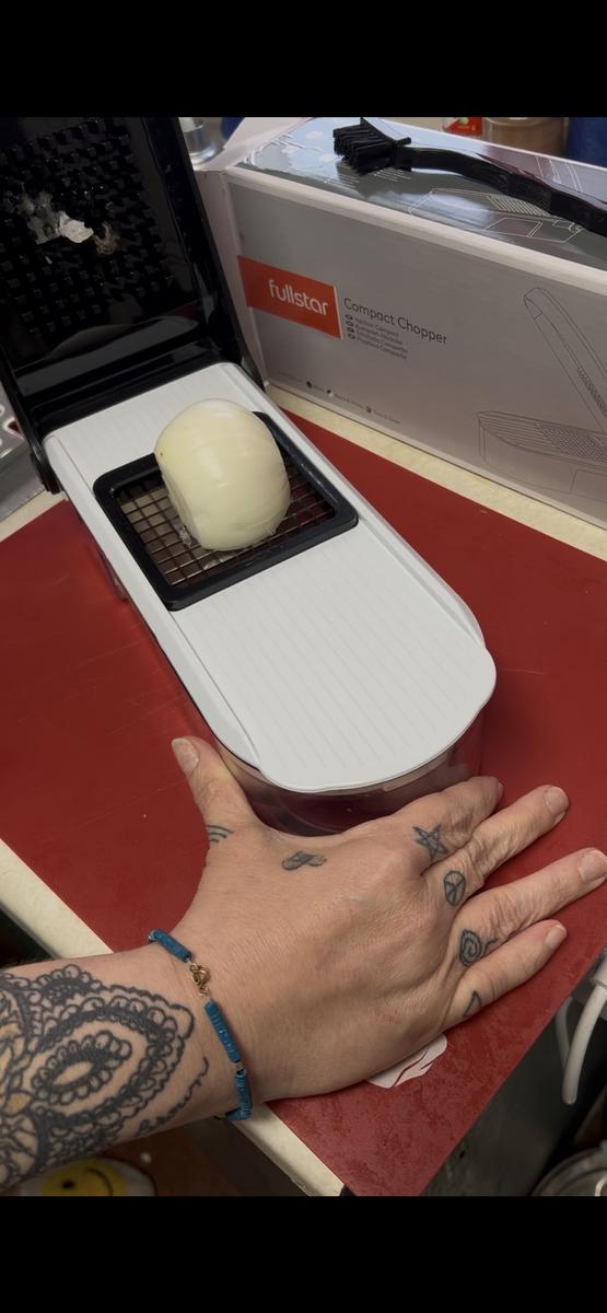 Item: 6 in 1 compact