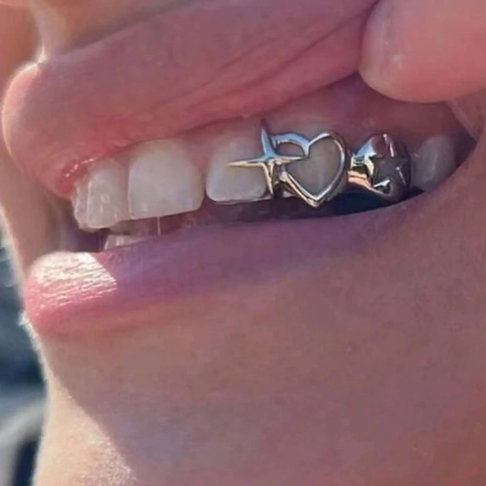 Polished Double Hollow Heart Grillz – Y2K Hip Hop Couple Jewelry Gift for Men & Women Polished Double Hollow Heart Grillz – Y2K Hip Hop Couple Jewelry Gift for Men & Women