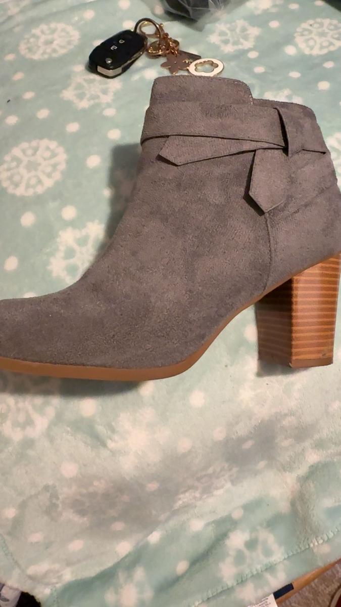 Item: Grey, 8
