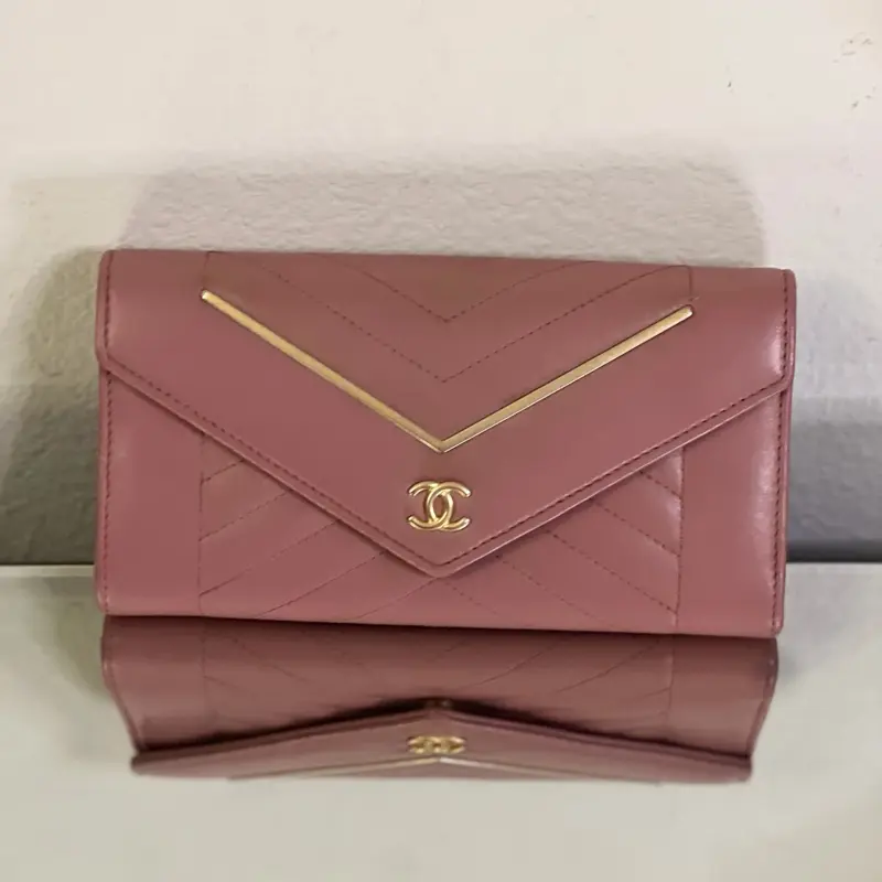 Pre owned Chanel wallet