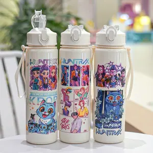 Kpop Girls portable water bottle for kids, with lid and straw, 700ml heat-resistant plastic cup, outdoor sports accessory, suitable for school, travel and holiday parties, etc.
