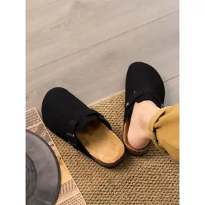 A Couple Wears A Pair of Thick-soled Birken Slippers That Are Comfortable and Anti-slip. They Also Wear A Half-bag of Slippers on Top. Men's and Women's Autumn and Winter Leather Lightweight Sandals