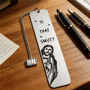 1pc Stainless Steel Bible Bookmark-Humorous Bookmark, featuring a chain and a small book charm，Printed with an image of Jesus peeking and the humorous text, "IS THAT SMUT?"Suitable as a gift for book lovers, bookworms, or anyone with a sense of humor。