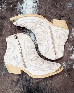Very G – Tazz Ankle Bootie in Taupe