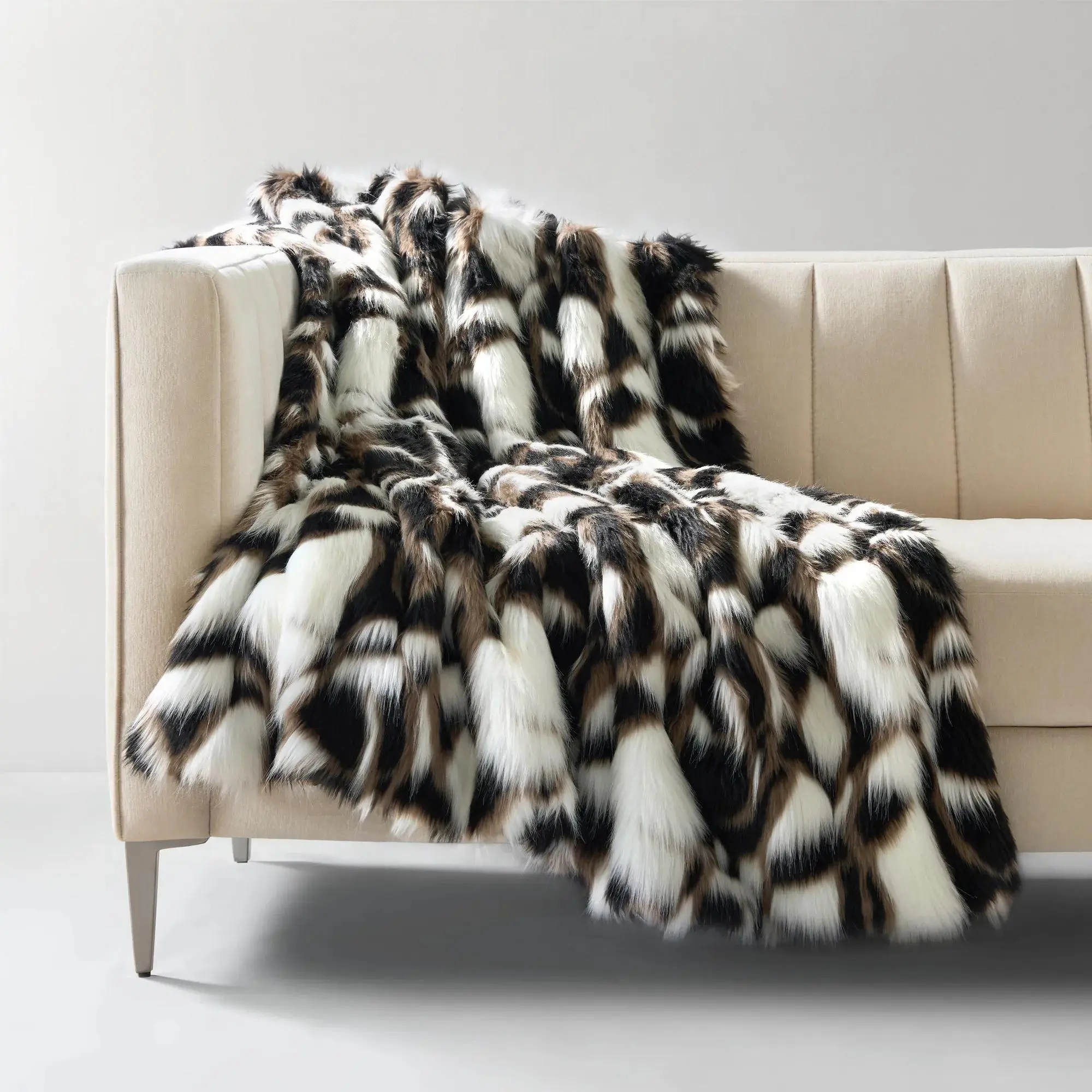 Z Gallerie Neve Decorative Velvet-Soft Dual-Layered 50"x60" Bedroom Blanket Throw - Glam Faux Fur Look with Spotted Dots, Stylish Room Decor Accent