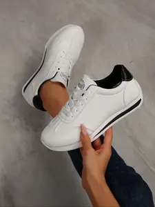 Women's new low-top lace-up casual sneakers, fashion trend simple and versatile casual shoes, comfortable, breathable and soft flat shoes suitable for daily leisure and commuting to work and school, outdoor walking shoes, a must-have for gifts