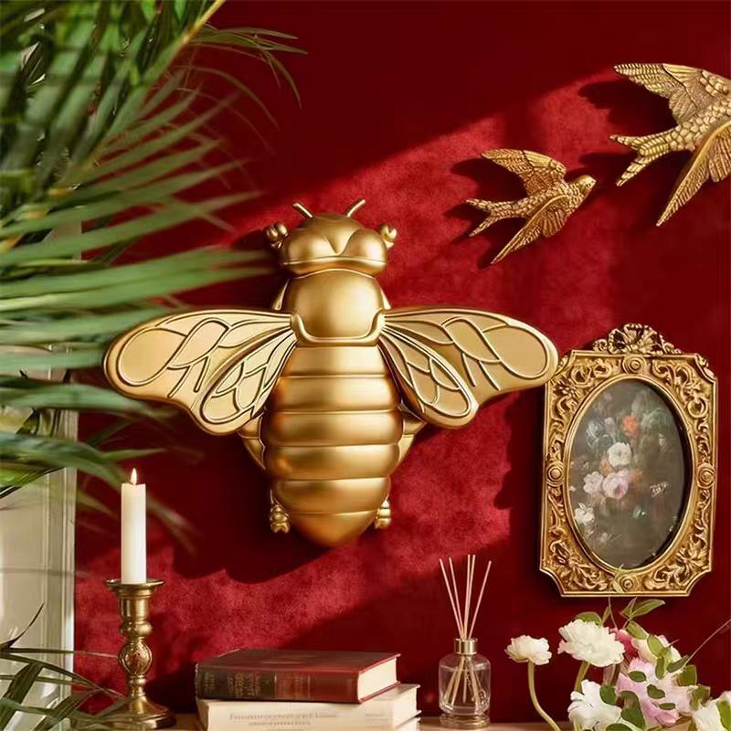 Vintage gold bee wall sculpture, resin bumblebee art piece for gallery walls, classic-style office study decoration, creative nature-inspired home decor, sophisticated room aesthetic, 1 pc bee ornament