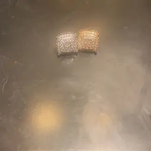 【Must be】Hip Hop Micro Pave AAA Zircon Stone Stud Earrings Men Women Luxury Geometry Square Zircon Earrings 3302