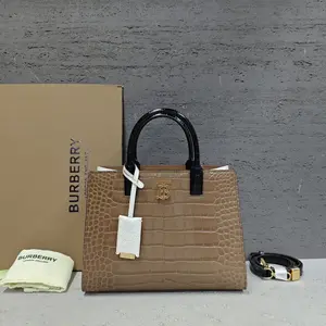 Pre-owned BURBERRY Leather Shoulder Bags 7.8'' R2589 Shoulder Bag C14308212827 0421 T1 Qiqi