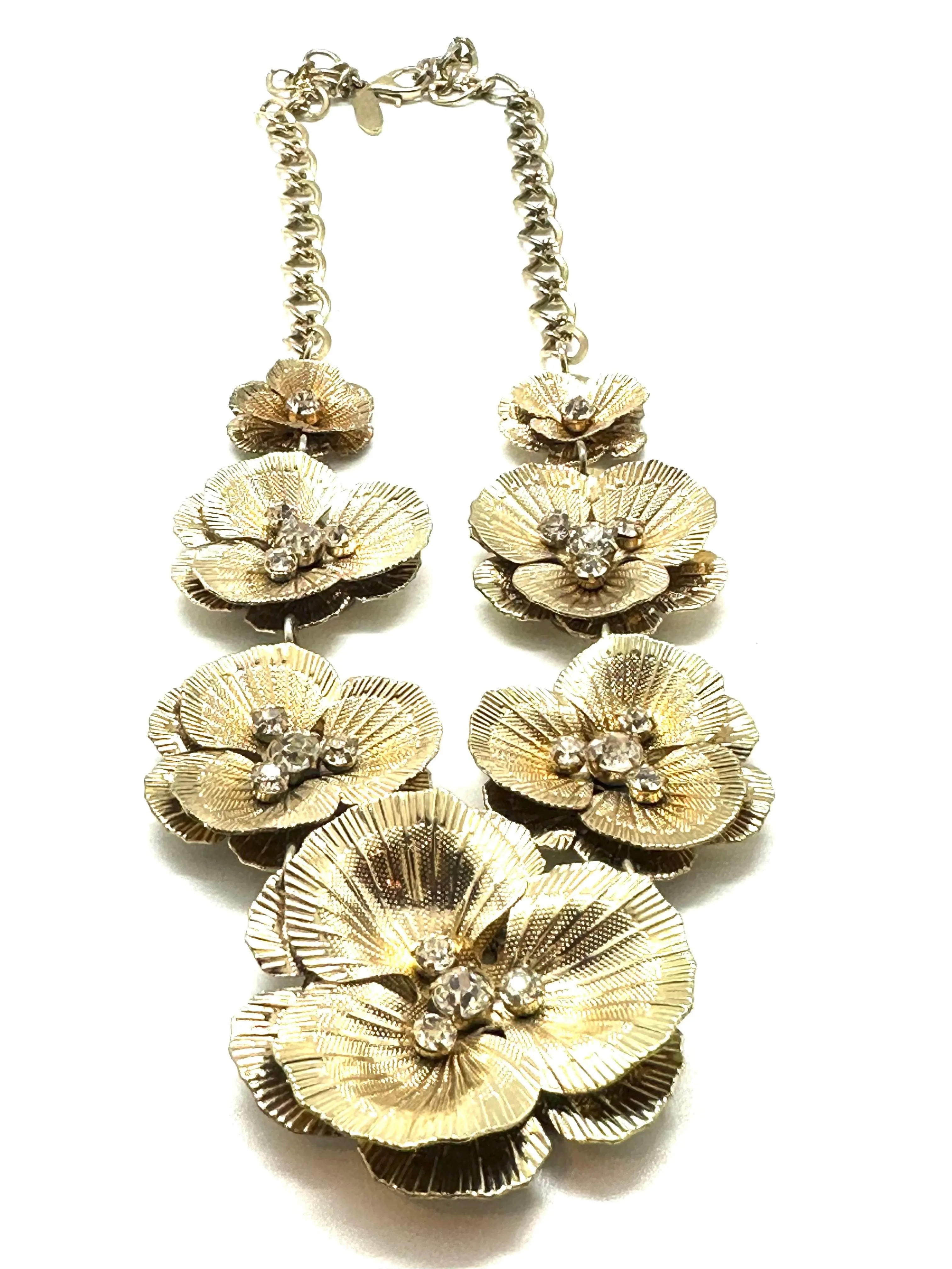 VINTAGE NATASHA GOLDTONE FLOWER NECKLACE