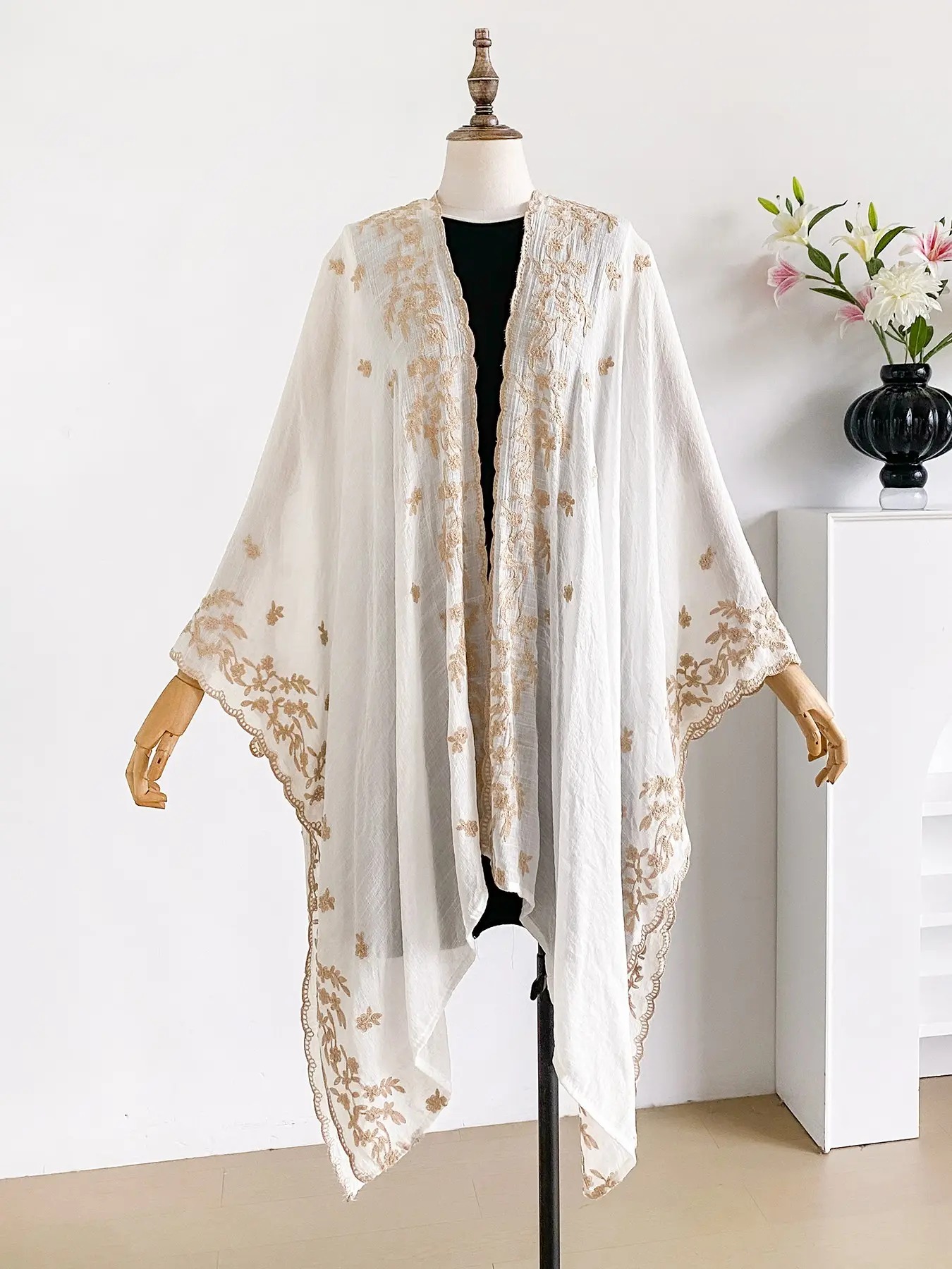 Simple Casual Plant Embroidered Split Scarf Shawl, Embroidery Shawl, Loose Fit Conceals Fat, Versatile for Beach, Commute, Dates, Perfect Styling