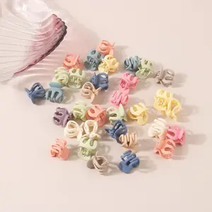 (Random Default Gift)(Gift) Mini Small Claw Clip Ins High-End Matte Bangs Clip DIY Cute Women Hair Clip Shark Clip Hair Accessories