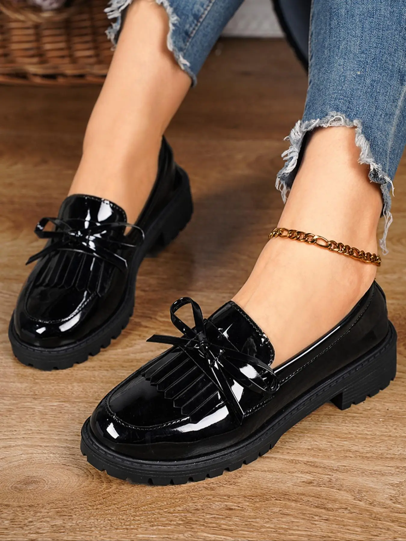 Women's Elegant Glossy Finish Bow & Fringe Decor Loafers, Round Toe Patent Leather Flat Shoes, Thick Sole Shallow Mouth Loafer Shoes, Fashionable Walk
