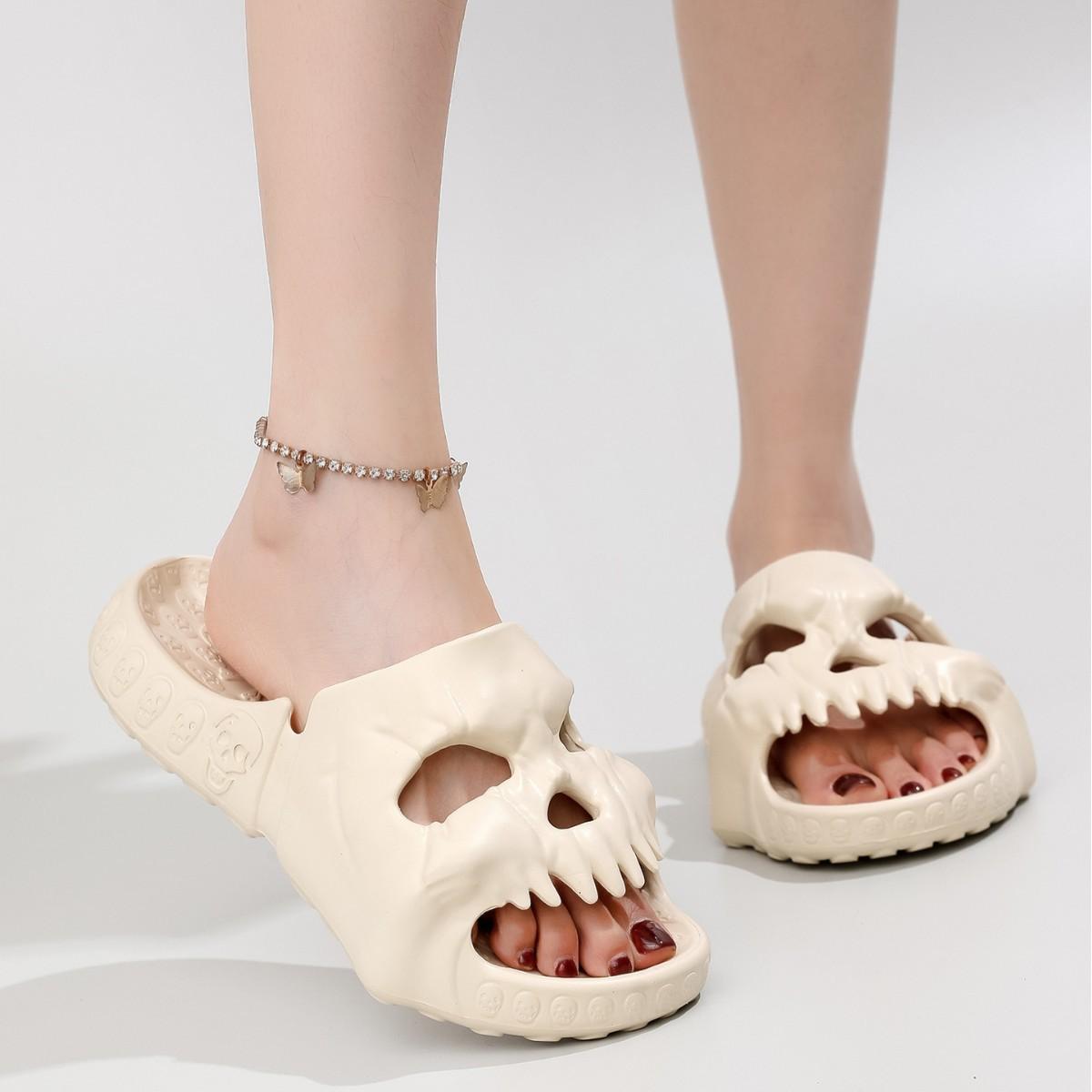 Couples’ 3D Skull Slippers for Men/Women, Non-Slip EVA Cloud Slides, Gothic Cool Skull Design Summer Outdoor Indoor Sandals