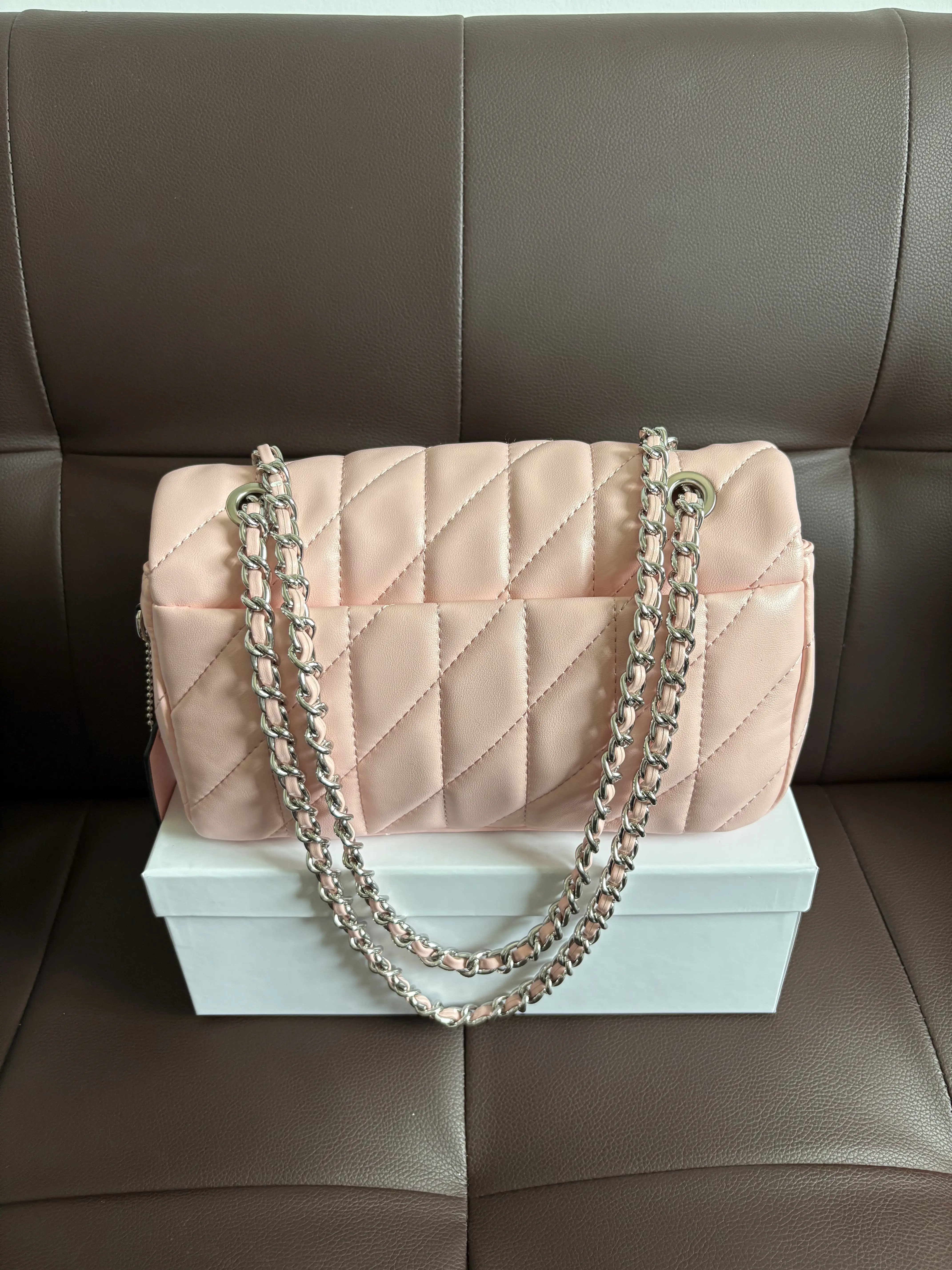 Quilted Lambskin Crossbody Bag, Elegant Mini Purse for Women, Convertible Handheld Clutch with Detachable Strap for Parties & Date Night, Crossbody Handheld Bag, Elegant Embossed Bag