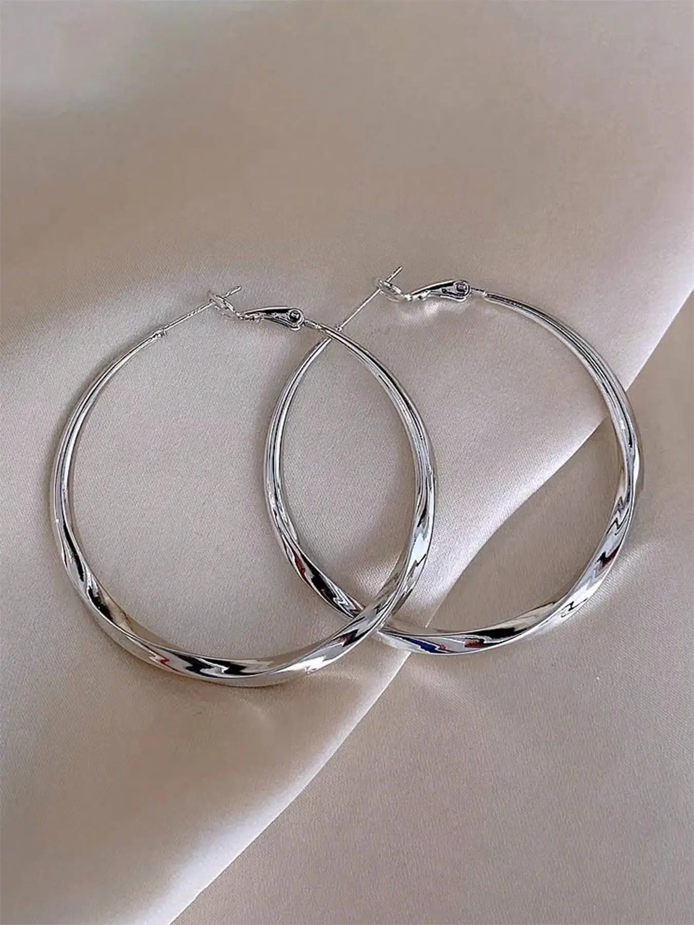 1 Pair Pretty Hoop Shape Earrings For Women For Wedding Anniversary Engagement Party Jewelry Valentine's Day Gift Elegant Minimalist Circle Shape Earrings Hoops Shape Earrings