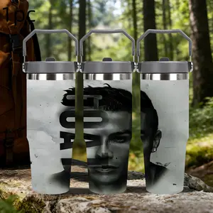 1pc 30oz stainless steel large-capacity car water bottle, Number 7 jersey Pattern，for Cristiano Ronaldo fans.for football enthusiasts. various patterns to choose from, fan gift, Outdoor camping Coffee Cups & Mugs