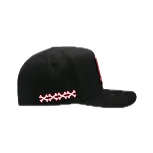 Gorra Amir Negra con  Placa Roja