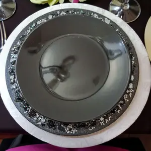 High-quality Resin Charger Plates for Weddings and Home Displays - Ornaments