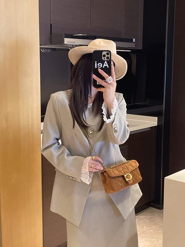 Vintage Luxurious Suede Underarm Bag for Women, 2026 New Faux Suede Commuter Chain Crossbody Shoulder Bag, Versatile Single Strap Handbag Vintage Luxurious Suede Underarm Bag for Women, 2026 New Faux Suede Commuter Chain Crossbody Shoulder Bag, Versatile Single Strap Handbag