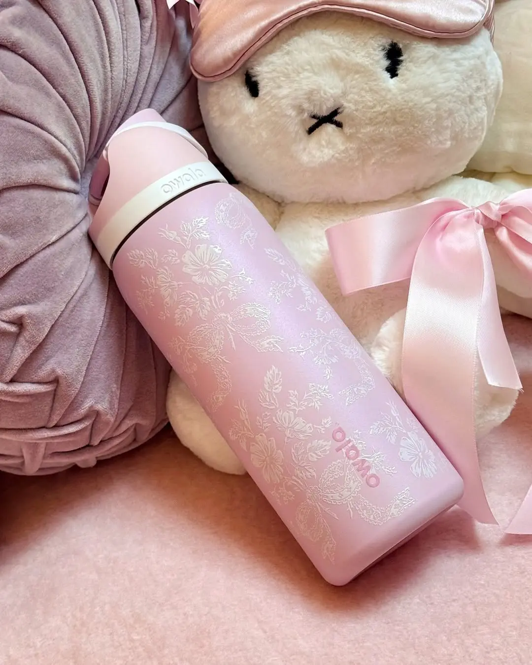 Owala FreeSip 32oz Ribbon Toile Floral Stainless Steel Water Bottle - Urban Outfitters Exclusive Pink, Coquette Aesthetic, Limited Edition, Leak-Proof, Heat-Resistant, Temperature-Retaining Vacuum Flask with Straw & Spout, Portable Kitchenware Drinkware,,