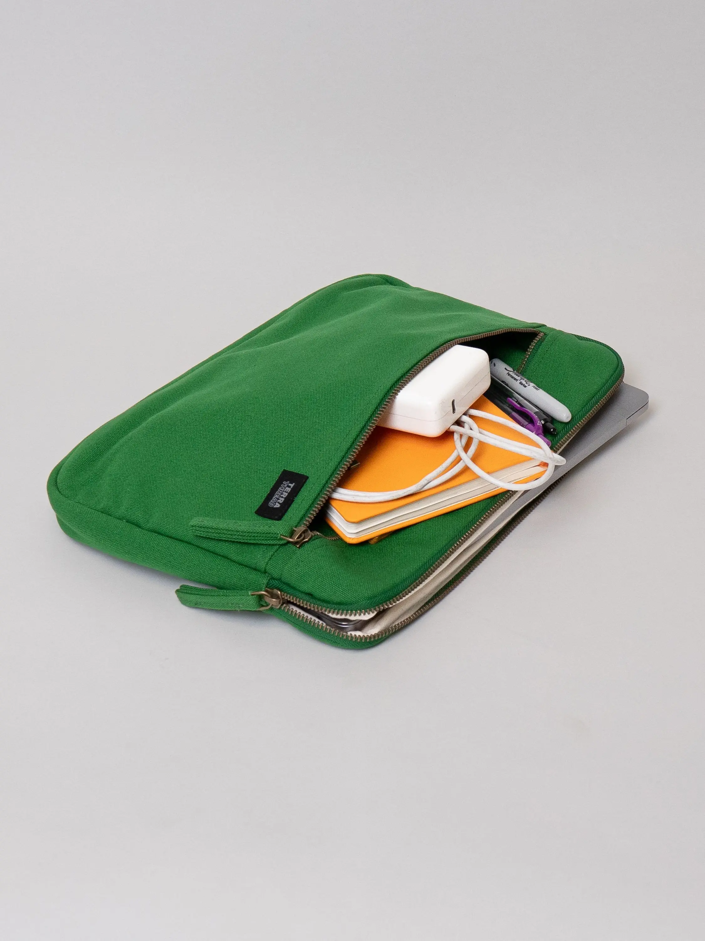 Laptop sleeve for MacBook Pro 13-14 inches | Organic cotton 13" Laptop case | Vegan Laptop sleeve | Fairtrade Computer Case for MacBook Air