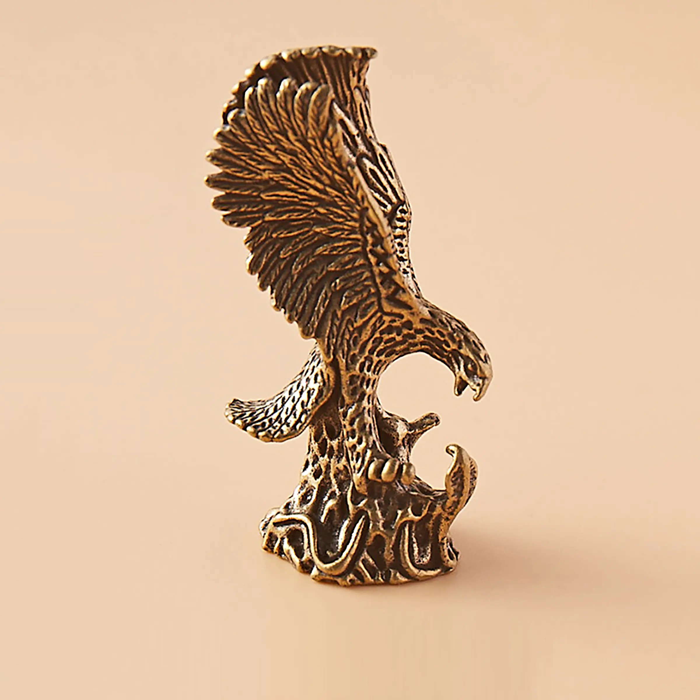 Solid Brass Eagle Figurine, Decorative Figurines, Vintage Spread Wings Home Decor Craft, Desktop Tea Pet Ornament, Elegant Tabletop Decoration, Desktop Statue, Indoor Home Decoration, Solid Metal Decor, Decorative Ornaments