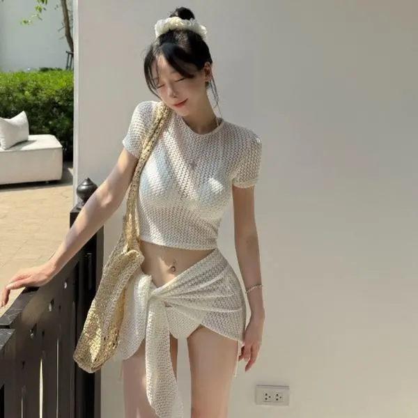 Korean ins high-end small-breasted two-piece bikini, stunning and pure, for women at the beach, seaside, resort, and hot spring