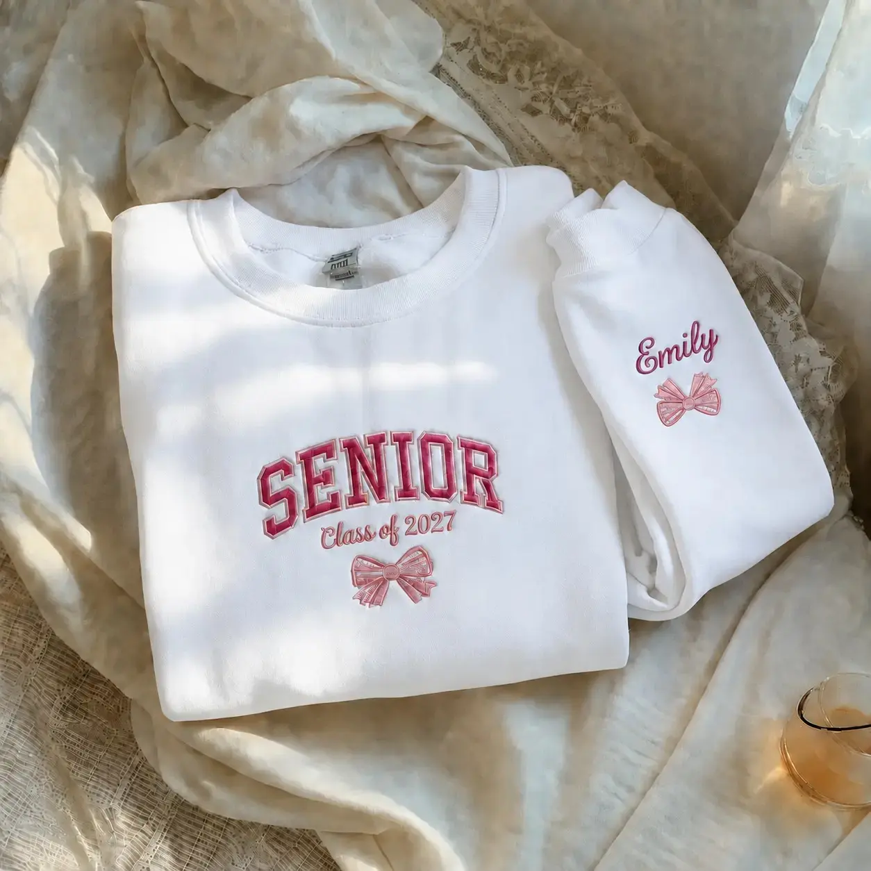 [MAKE IN US] Personalized Senior 2027 Embroidered Sweatshirt, Custom Class of 2027 Crewneck, Coquette Bow Graduation Sweatshirt