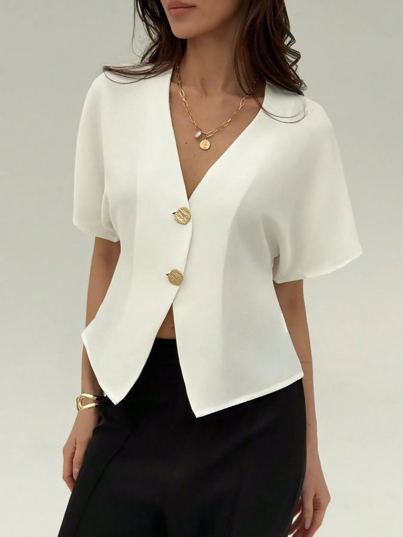 A women's white gold buckle V-neck short sleeved chiffon shirt Blouse Casual with gold buckle decoration to enhance texture, V-neck design to highlight neck, suitable for commuting to work, shopping and outdoor wear