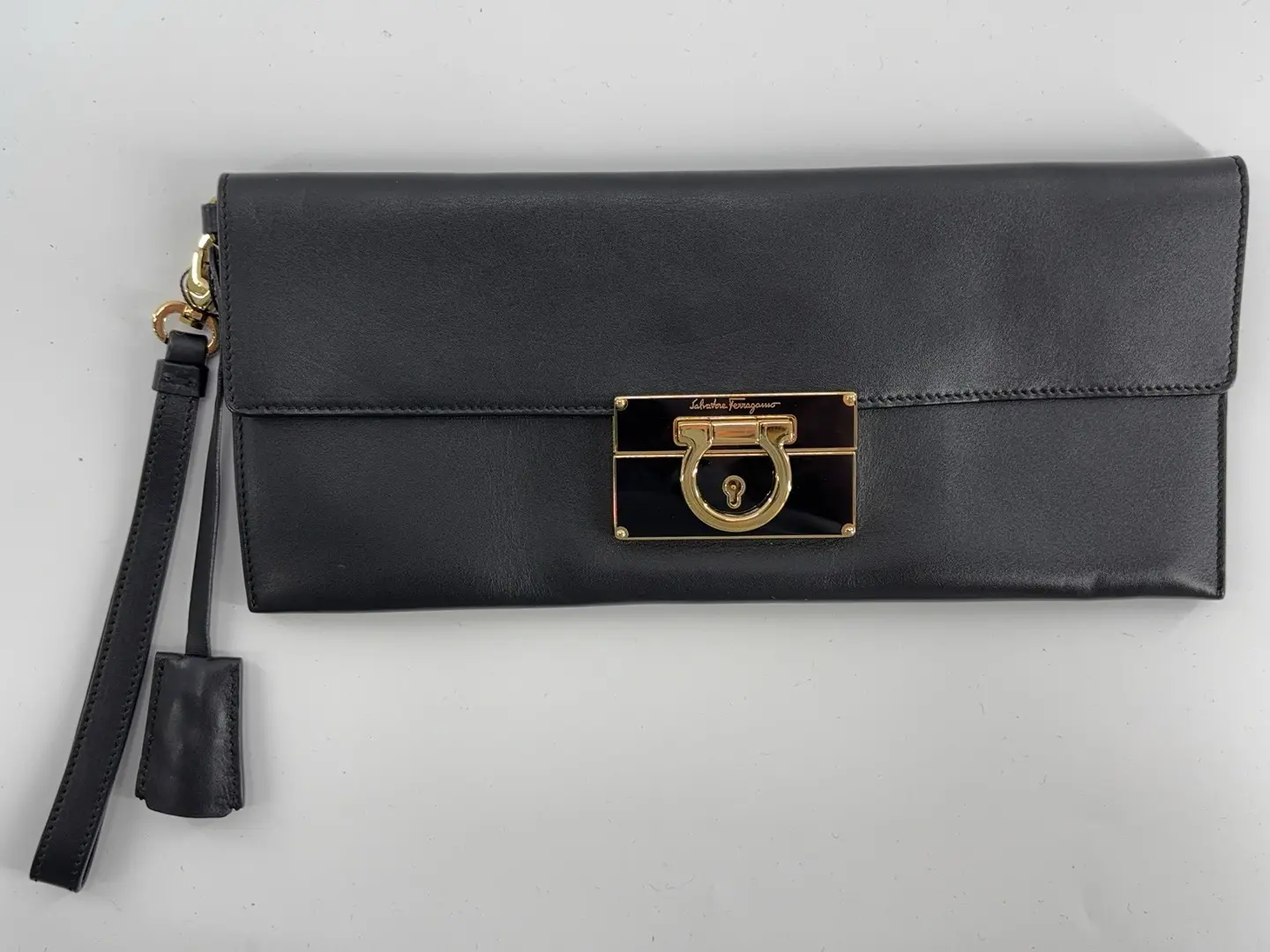 Pre-owned SALVATORE FERRAGAMO Black Smooth Leather Gancini Lock Flap Clutch Evening Bag with Wrist Strap
