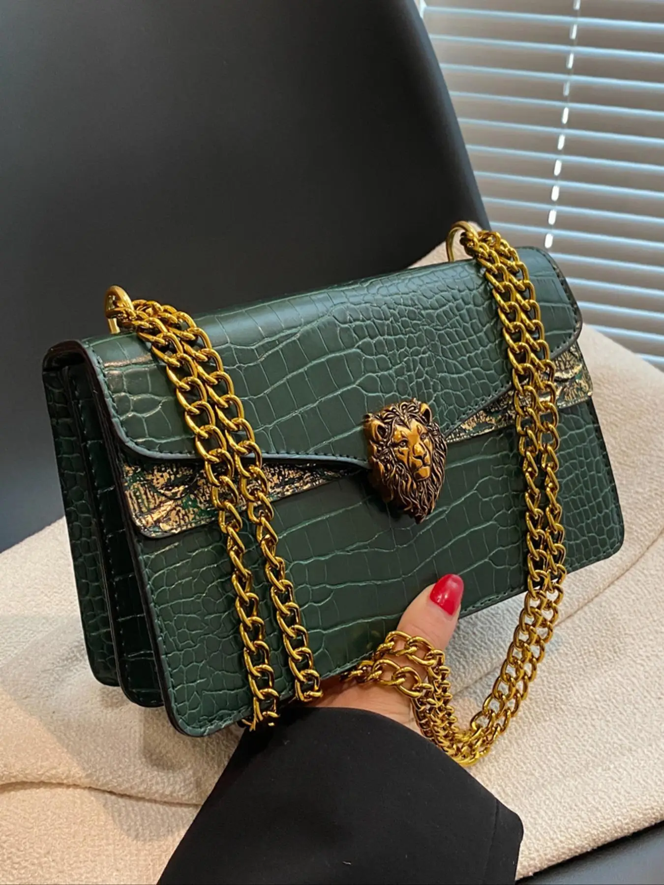 Women's Elegant Crocodile Embossed Crossbody Bag, Fashion Lion Head Decor Shoulder Bag for Daily Used, Casual Trendy Versatile High-quality Daily Comm
