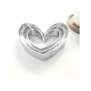 3pcs Stainless Steel Heart-shaped Cookie and Fruit Cutter Set - Perfect for Valentine's Day Baking, Cherry Cakes and Sugar Crafts, Cake and Cookie Decoration, Heart-shaped Candy Molds, Chocolate Cutters, Cake Decoration Molds, Baking Tools, Kitchen Gadget