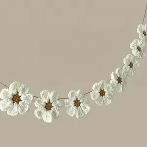 1 Set Crochet Daisy Garland Wall Hanging – Handmade 8-piece white daisy décor Ornaments. Perfect for Mother’s Day, weddings, baby showers and birthdays, whimsical home decoration for bedroom and party use.
