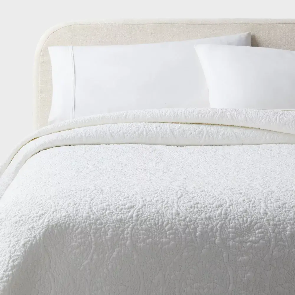Full/Queen Heirloom Floral Stitch Quilt White - Threshold
