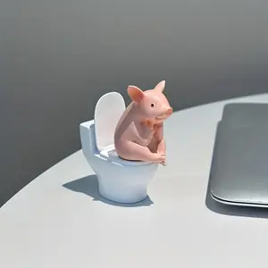 Cute Pig Sitting Toilet Sand Sculpture Desk Ornament Statue, Funny Bathroom Decor, Small Table Decoration, Fun and Unique Office Accessory, Office Home Decor, Decoration Figure, Piggy Ornaments