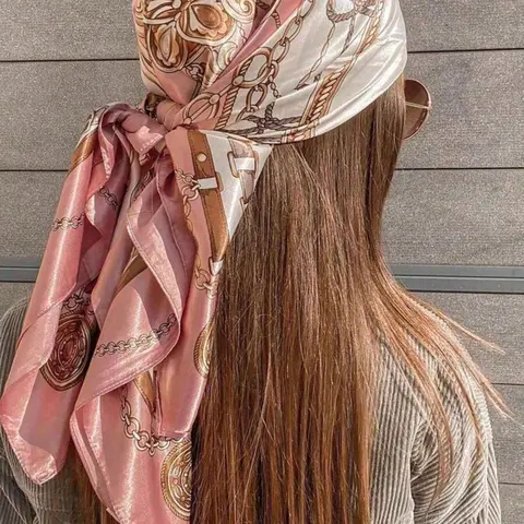 1pc Pink Satin Square Scarf, Lightweight Bohemian Head Accessory for Women, Multi-functional Handkerchief, Fashionable Scarf, Boho Style Scarf, Fashion Headscarf