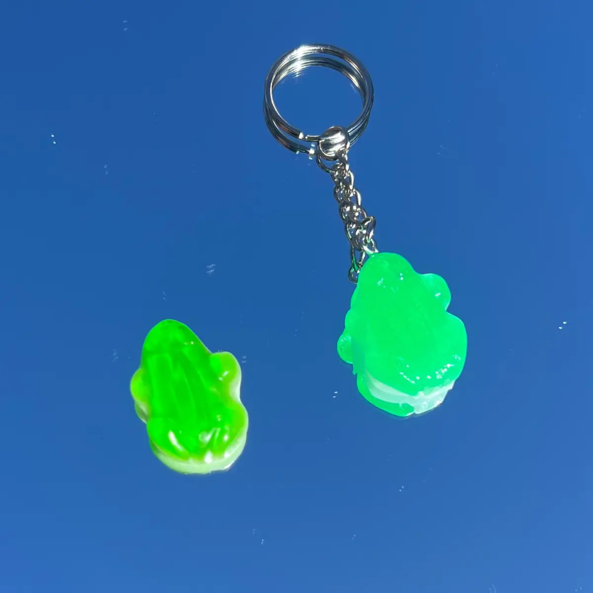 Gummy Frog Keychain - Classic Design with Colorful Gummy Frog - Ideal for Gifting and Collecting