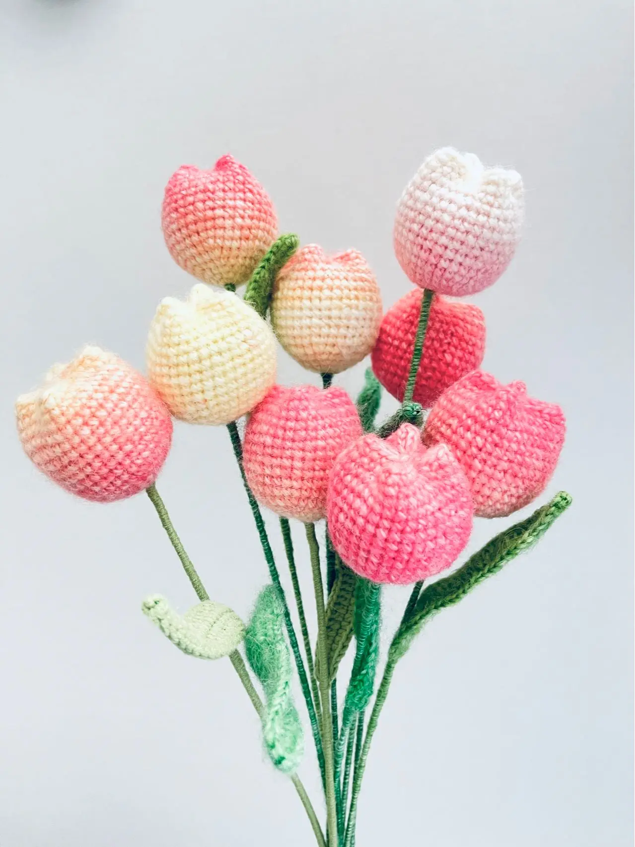 christmas gift+thanksgiving gift+ crochet  tulip+crochet fuzzy flower+crochet bouquet+handmade flower+forever flower+birthday gift+creative gift+ Housewarming Present + Marriage Proposal Gift+ Gift for Friends and Family Decor Decorative