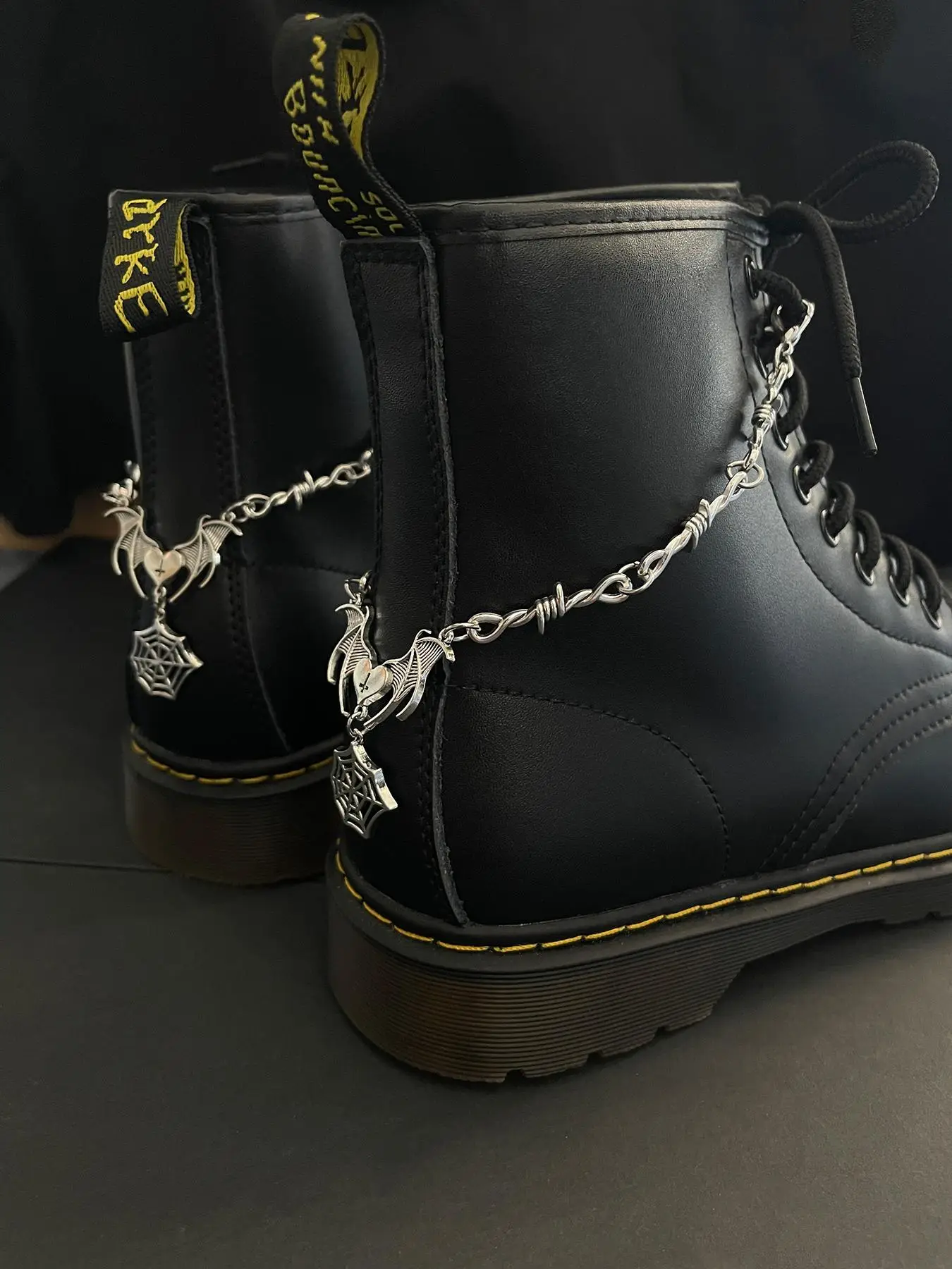 Punk Style Chain & Spider Web Shoes Decorations As Gifts, Boys/girls Birthday Gift, Summer 2024 Gothic Style Heart & Wing Design Shoes Charms, Fashion