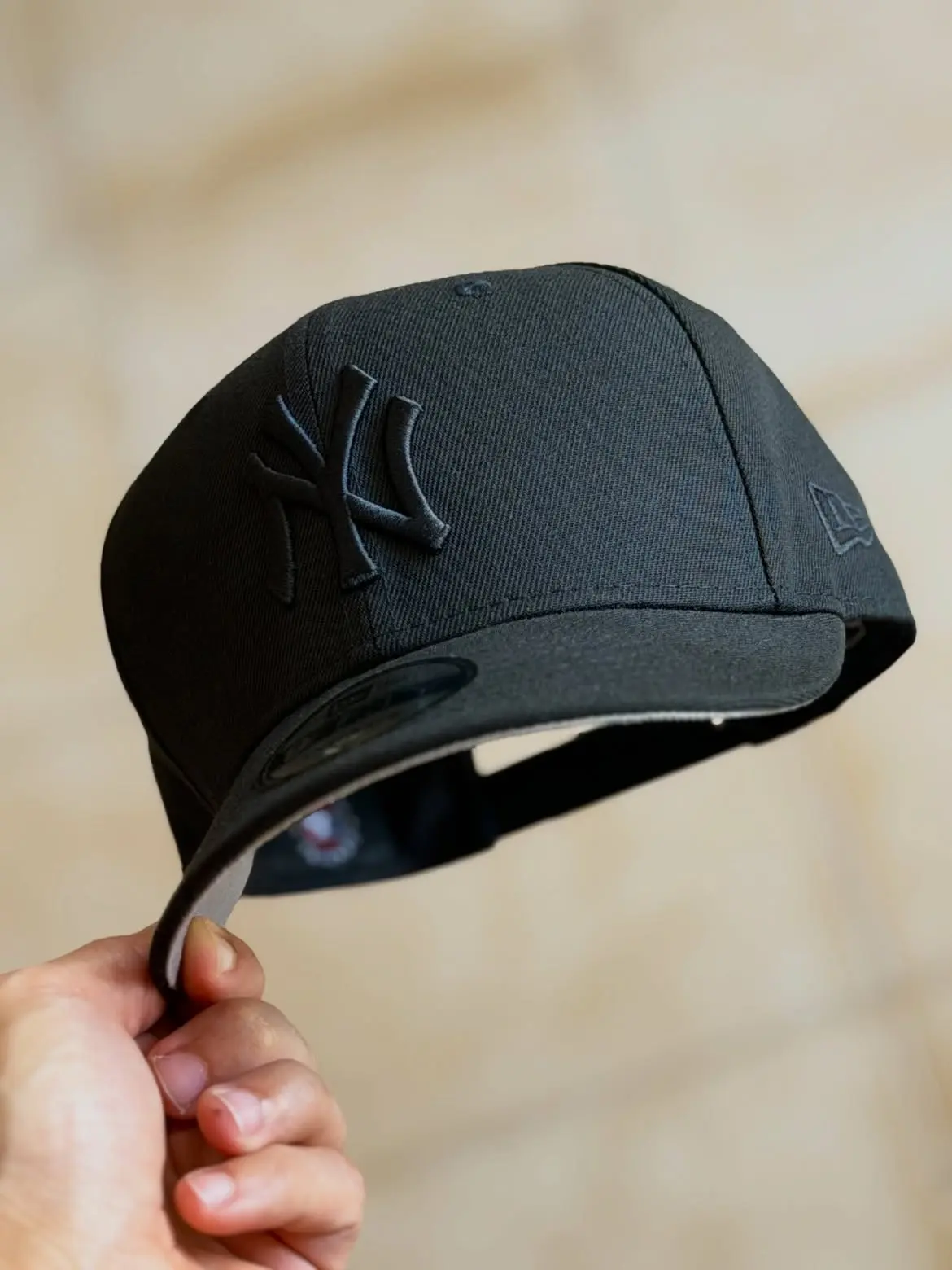 New Era New York Yankees 9FORTY Adjustable Blackout Cap All Black NY Baseball Hat Curved Brim A-Frame Snapback Style Streetwear Hip Hop Dad Cap Unisex Sports Hat Casual Fashion Gorra Gorra Beisbol MLB Baseball Cap TikTok Viral Trend Gift for Men Women