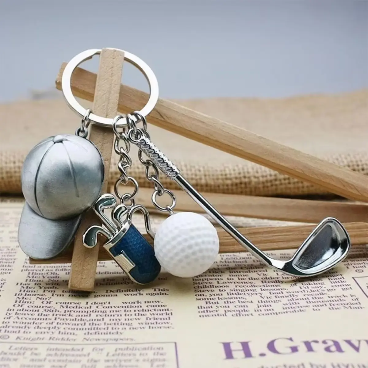 Fashionable Zinc Alloy Golf Keychain for Men & Women with Ball, Club & Bag Charms - Classic Polished Key Ring with Snap Hook, Gift for Golfers, Fashionable Alloy Keychain, Golf Ball Shaped Keychains