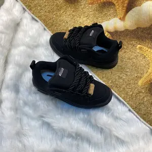Black plus-size skate shoes, thick tongue design, bread-style sneakers, large sizes, collegiate style, extra-large casual shoes, holiday recommendation, couples’ shoes